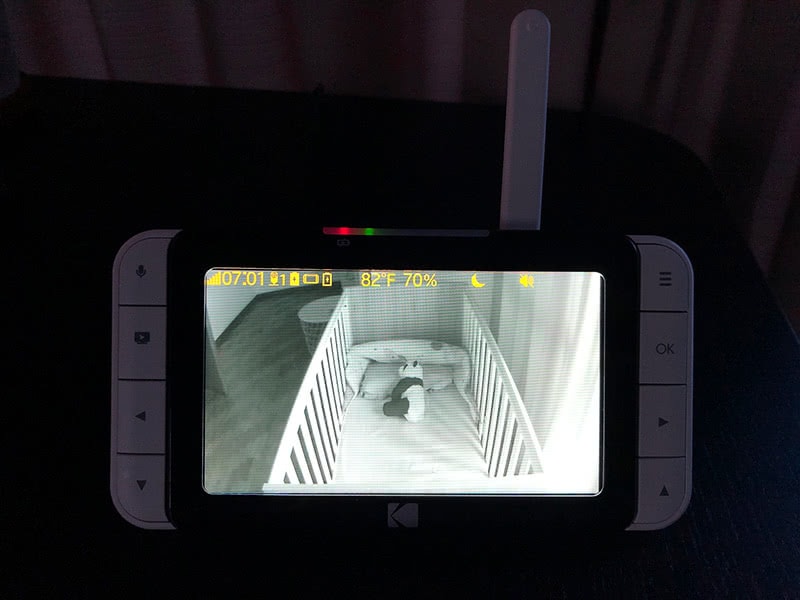 Kodak Cherish C520 review monitor night view - Baby Gear Essentials