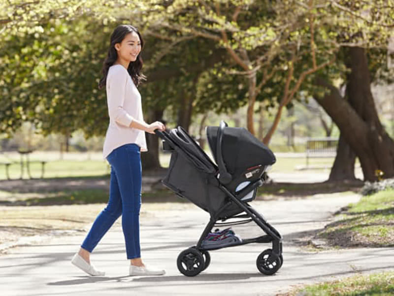 venicci grey and white pram