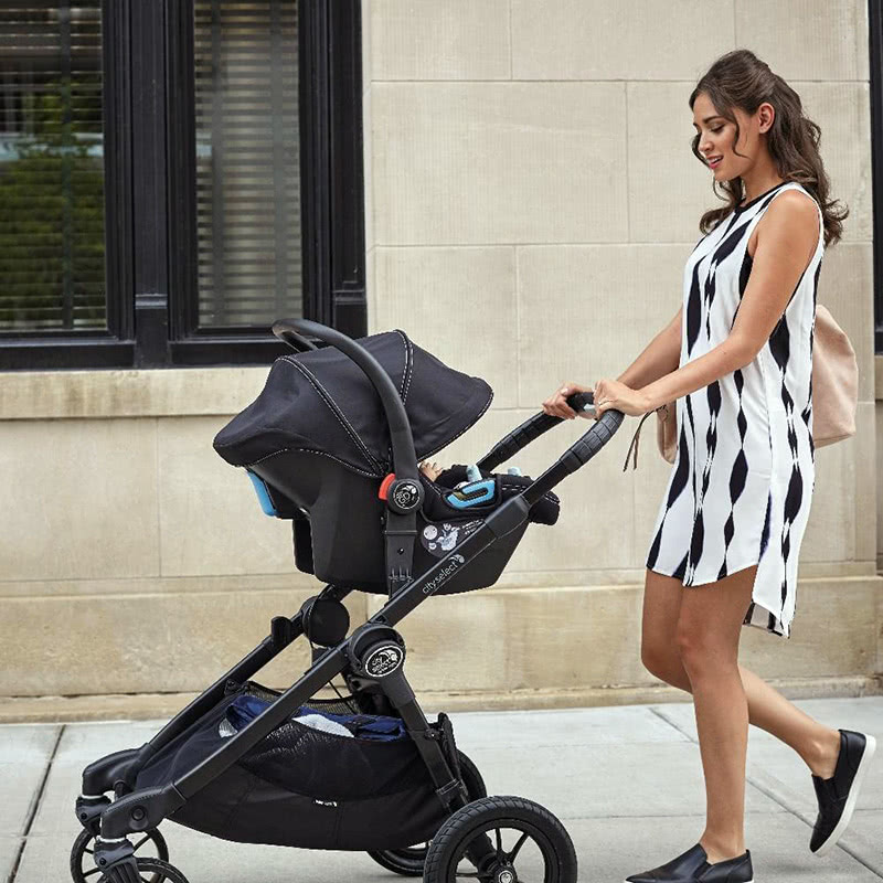 Car capsule and outlet pram combo