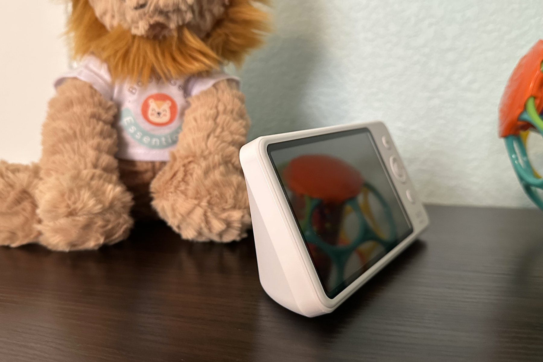 Eufy SpaceView Pro baby monitor sideview.